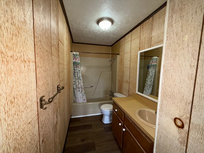 Building Photo - Oak Ridge Apartments