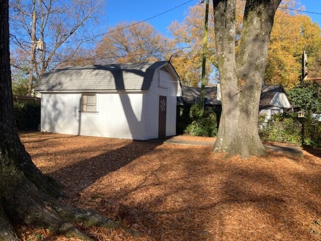 Building Photo - 5386 Denwood Ave