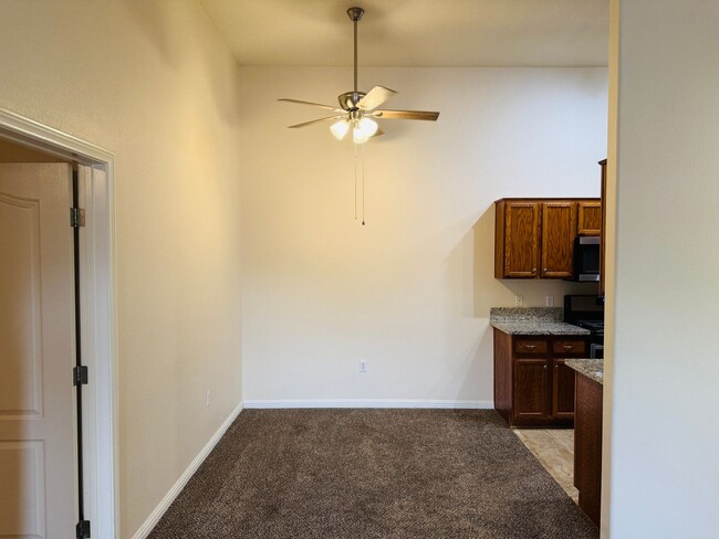 Building Photo - Beautifully Updated 3 bdrm, 2 bath condo a...