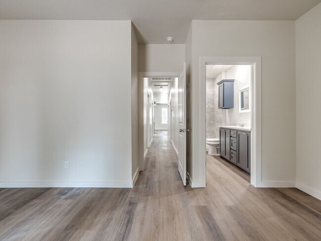 Building Photo - Stylish & Spacious 3-Bedroom Duplex in North Oklahoma City