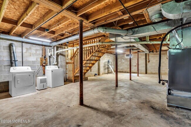 Building Photo - 370 Cassville Rd