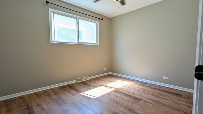 Building Photo - 382 Dover Dr