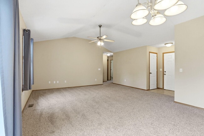 Building Photo - 1215 S 14th Ave