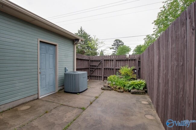 Building Photo - 413 Springview St SW
