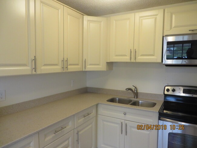 Building Photo - 2202 NE 4th St