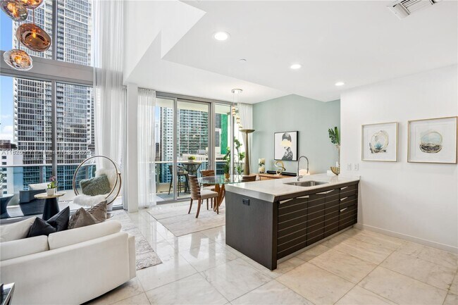 Building Photo - 200 Biscayne Blvd Way