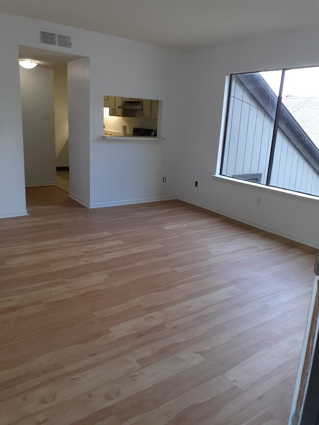 Building Photo - 3350 Altamont S