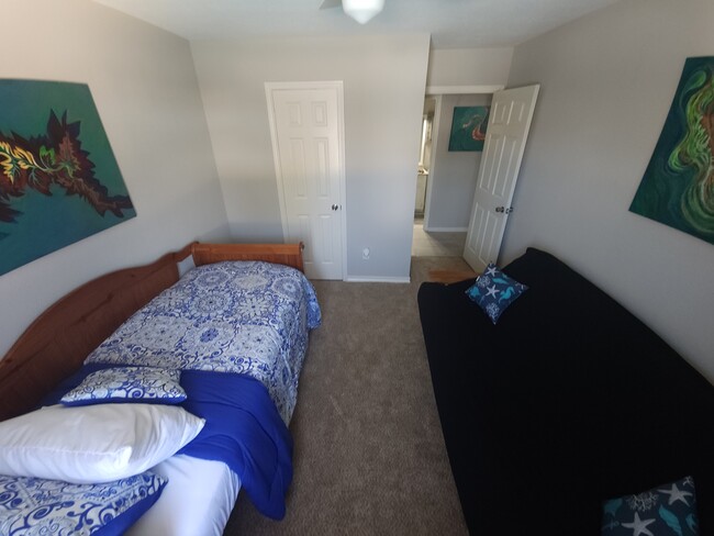 Twin room - 606 Tudor Ct