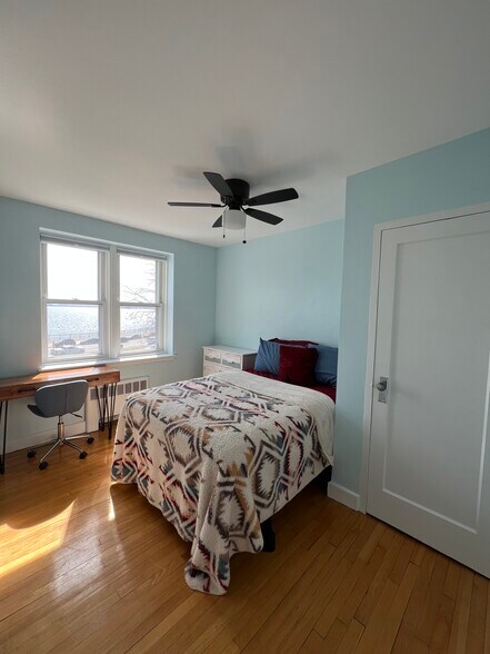 Building Photo - 145 Farragut Rd