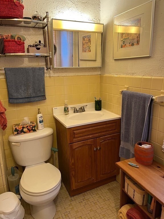 Building Photo - 54 College Ave