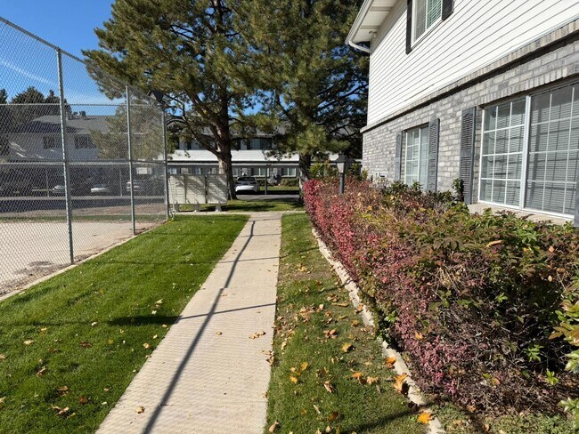 Building Photo - 65 E 600 S