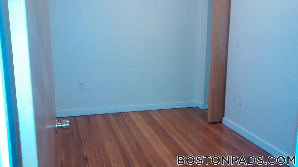 Building Photo - 171 Hemenway St