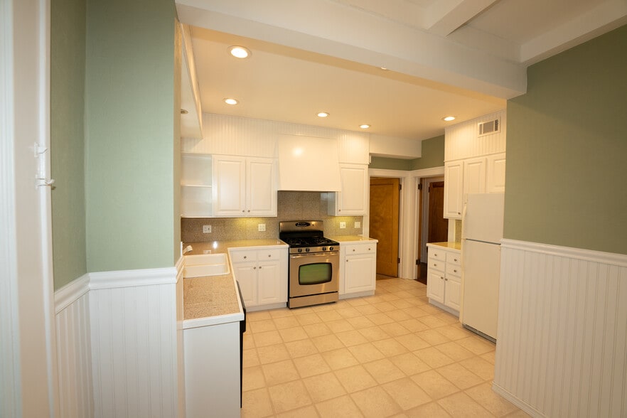 Building Photo - 177 Park St