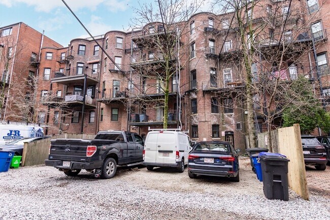 Building Photo - 209 W Newton St