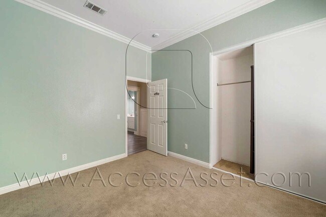 Building Photo - Elegant 4 Bed/2 Bath Home In Desirable North Shore Community!