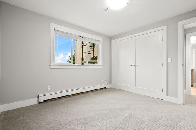 Building Photo - Fabulous Urban Retreat Condo in Celebrated...
