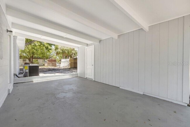 Building Photo - 1325 Windsor Way