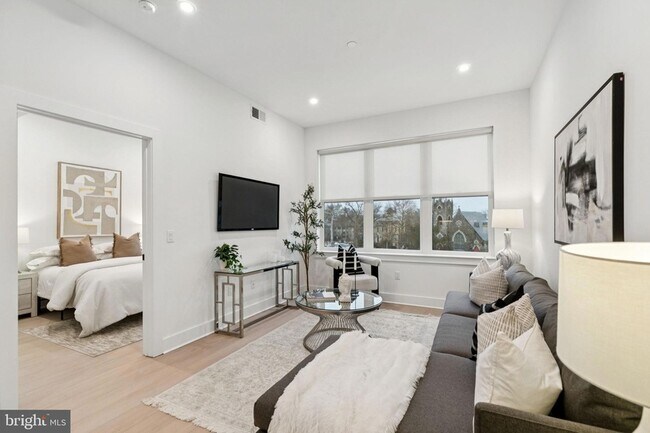 Building Photo - 30 W Allens Ln