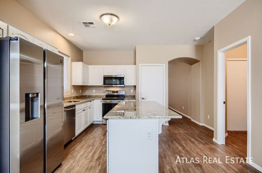Building Photo - 3201 W Yellow Peak Dr