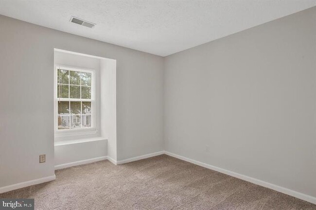 Building Photo - 4325 Lord Fairfax Ct
