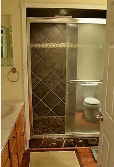 2 St. Leo Bathroom - 2 Saint Leo St