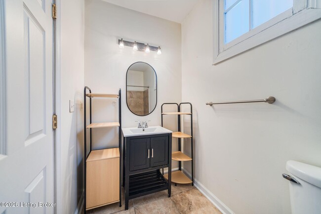 Building Photo - 1104 E St Catherine St