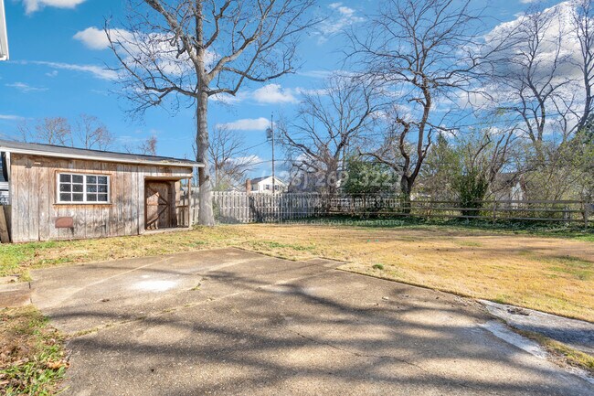 Building Photo - 2511 Kitmore Ln