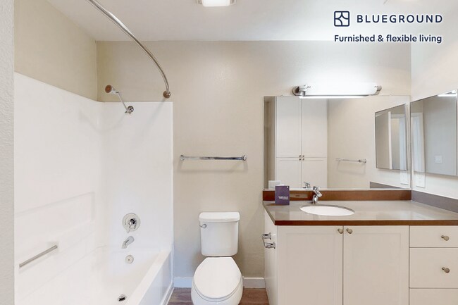 Building Photo - 7205 Charmant Dr