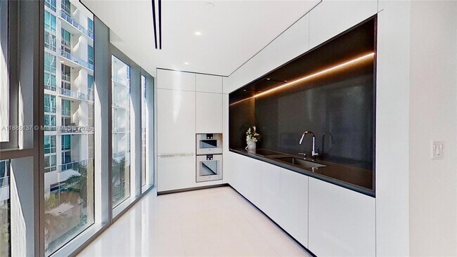 Building Photo - 300 Biscayne Blvd Way