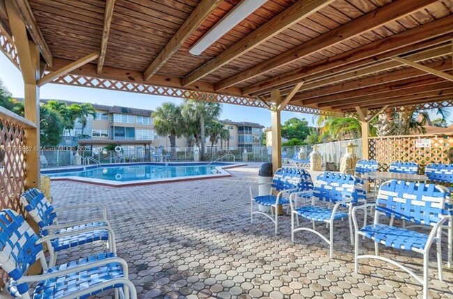 Primary Photo - 5031 W Oakland Park Blvd