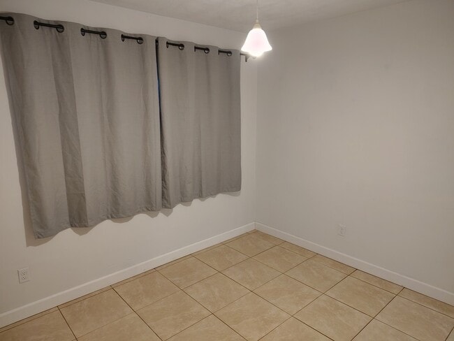 Building Photo - 3234 35th Ave N