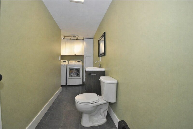 Building Photo - 434 Horseback Rd