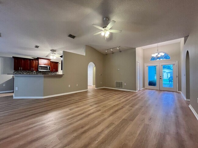 Building Photo - Bay Meadows 3/2 pool home!!!