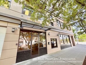 Building Photo - 1404 E Yesler Wy
