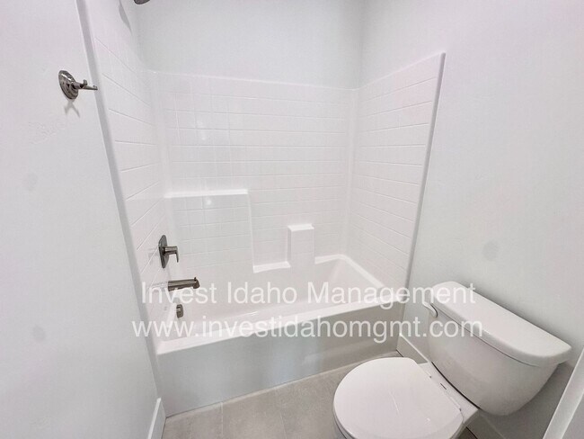 Building Photo - Beautiful less than a year old Luxury Townhome available soon!