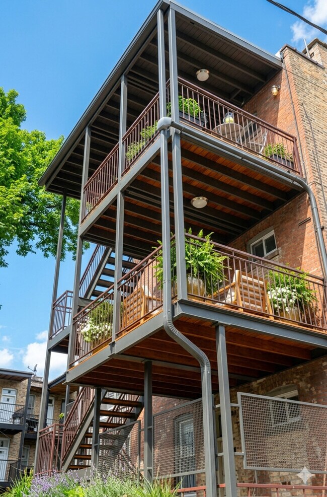 Building Photo - 847 W Addison St