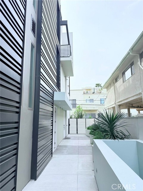 Building Photo - 1729 S Barrington Ave