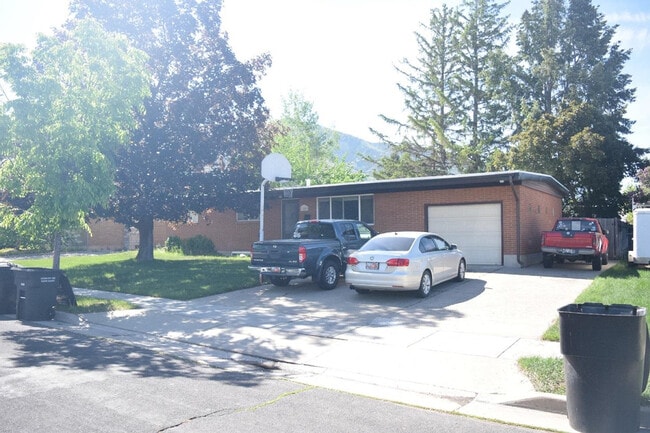 Building Photo - 1454 E 800 N