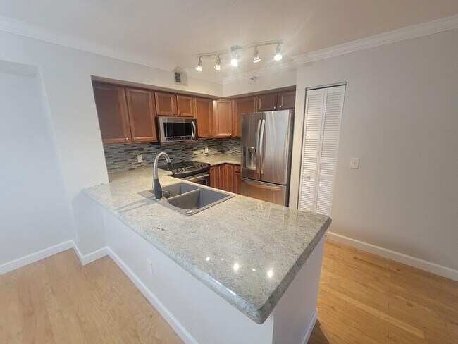Primary Photo - 180 Yacht Club Way
