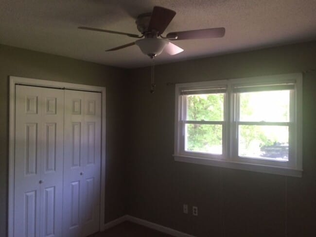 Building Photo - 3 Bed 2 Bath Home