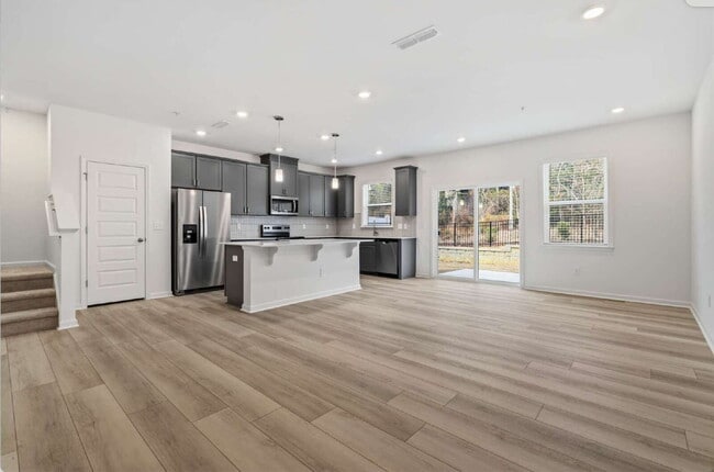 Building Photo - Spacious 3-Bed Townhouse w/ Two Car Garage