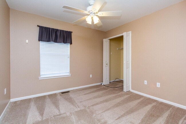 Building Photo - 3839 Norwich Dr