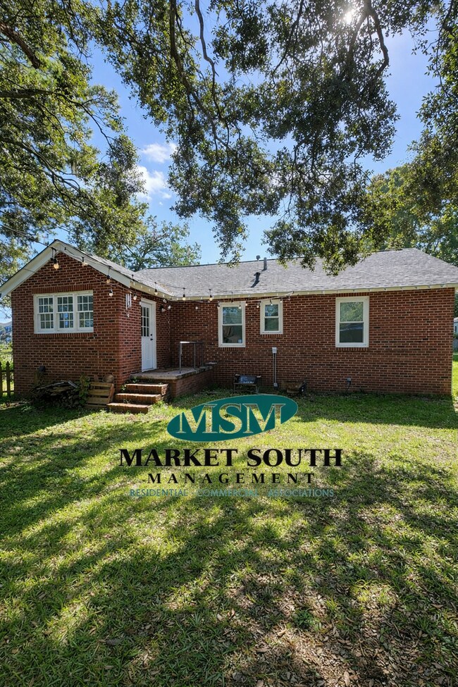 Building Photo - THUNDERBOLT COTTAGE!- AVAILABLE NOW!