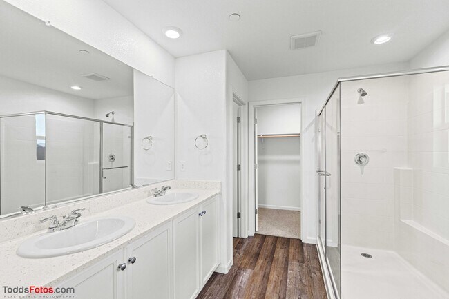 Building Photo - **** MOVE IN SPECIAL- 1/2 OFF FIRST MONTH RENT ****