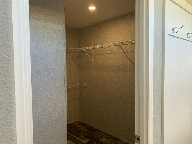 Building Photo - 419 Zeeland St