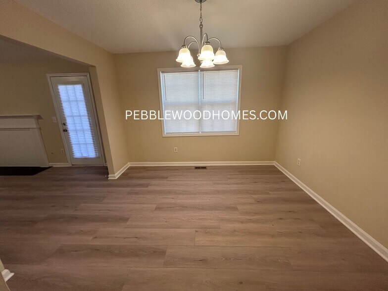 Building Photo - 2599 Candler Way SW