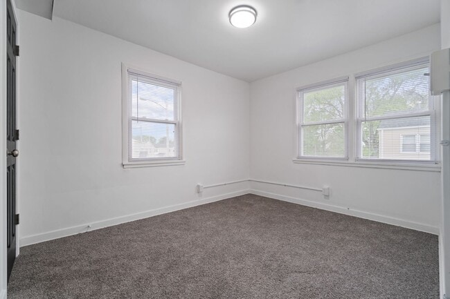 Building Photo - 3 Bedroom with Central AC