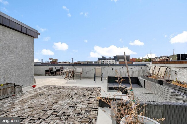 Building Photo - 946 N 2nd St