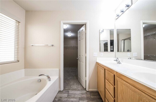 Building Photo - 3925 Meadow Foxtail Dr