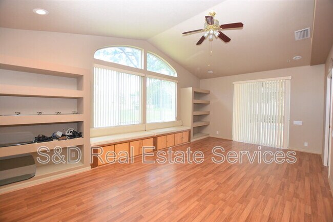 Building Photo - 2218 Longleaf Cir